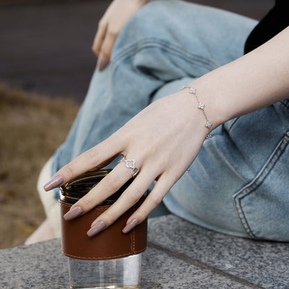 [NOVO]四つ葉のクローバー 中空蝶ブレスレット