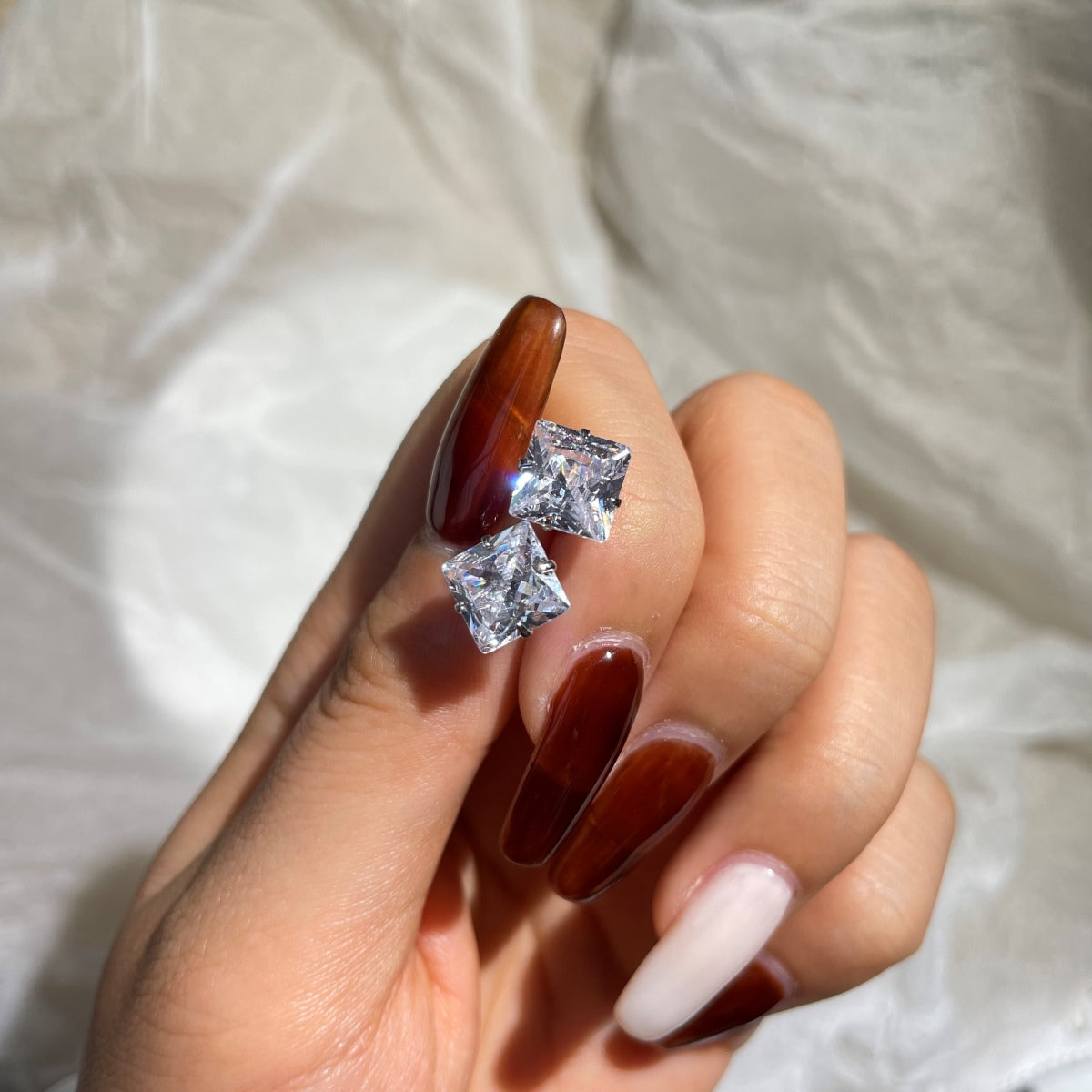 [GALE]Stylish Shiny Square Center Stone Stud Earrings