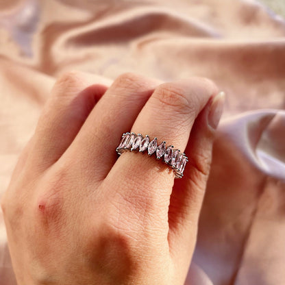 [NOVO]ゴージャスなマーキスカットテニスリング