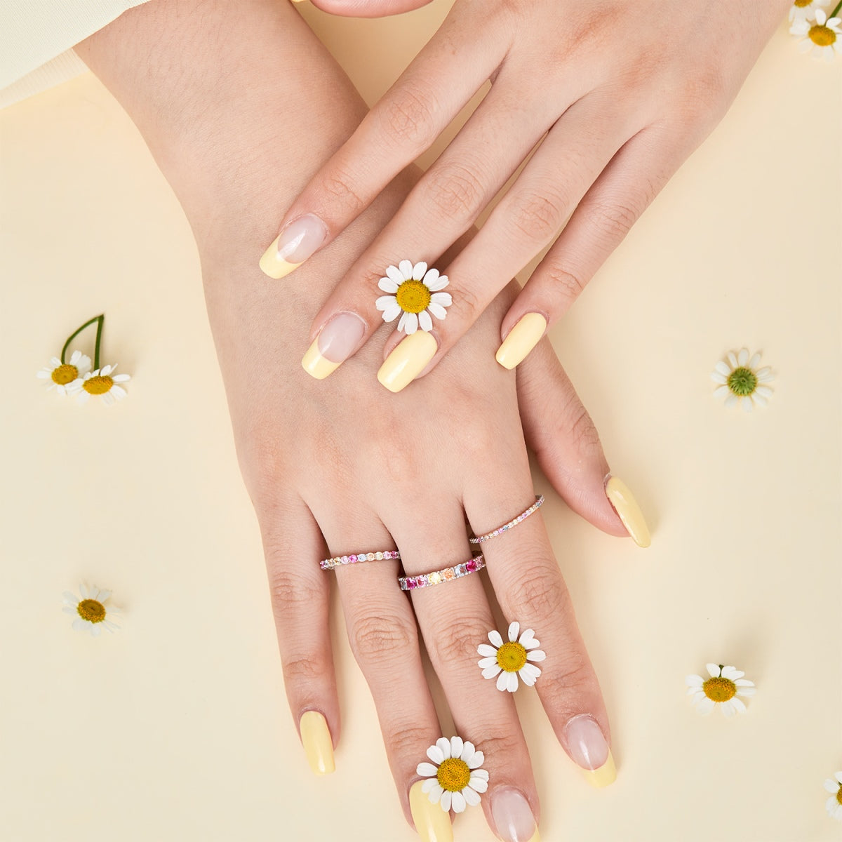 [NOVO]エレガントで鮮やかなラウンドカットのデイリーリング