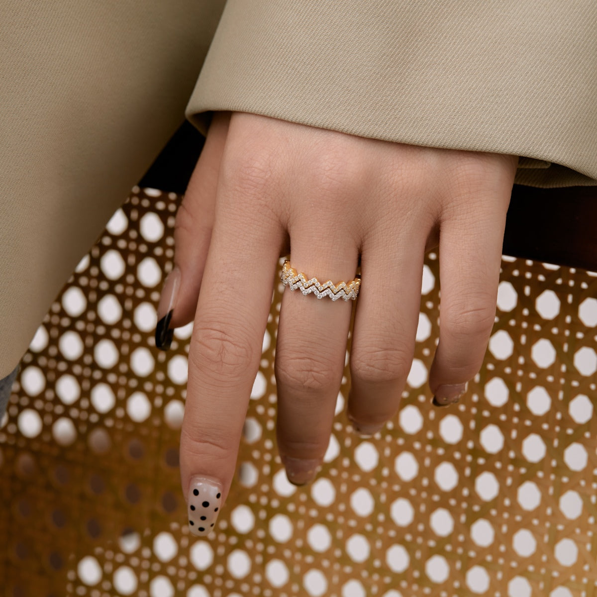 [NOVO]繊細で魅惑的なウェーブシェイプのデイリーリング