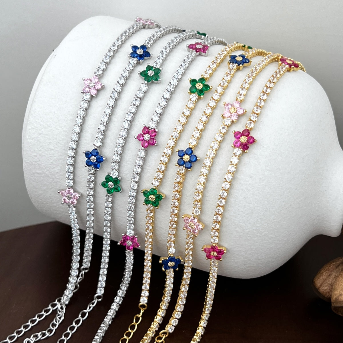 [NOVO] Funkelndes Tennisarmband in Blumenform