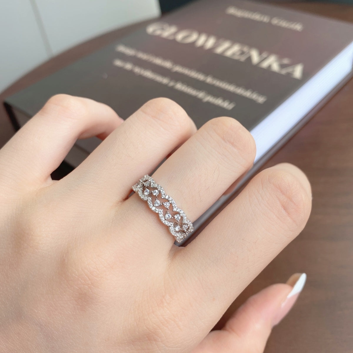 [NOVO]エレガントで輝くラウンドシェイプパーティーリング