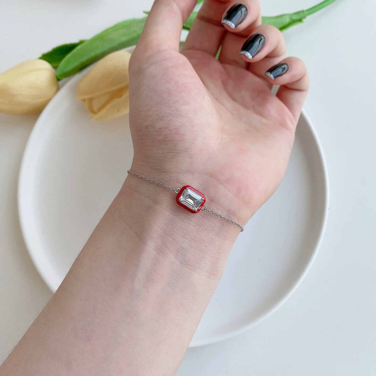 [NEU] Funkelndes, farbenfrohes Armband mit 2,0 Karat Smaragdschliff für jeden Tag