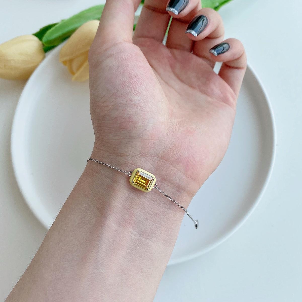 [NEU] Funkelndes, farbenfrohes Armband mit 2,0 Karat Smaragdschliff für jeden Tag