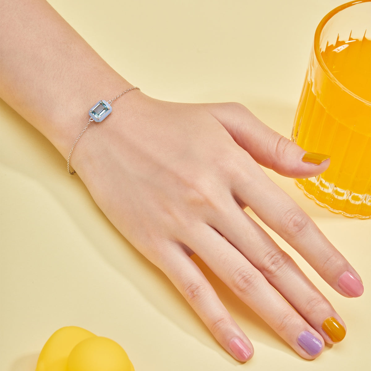 [NEU] Funkelndes, farbenfrohes Armband mit 2,0 Karat Smaragdschliff für jeden Tag