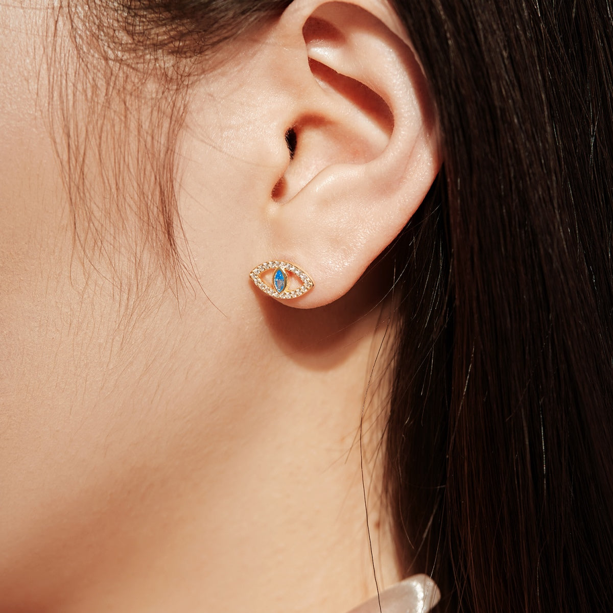 [GALE]Blue Devil Eyes Hollow Stud Earrings