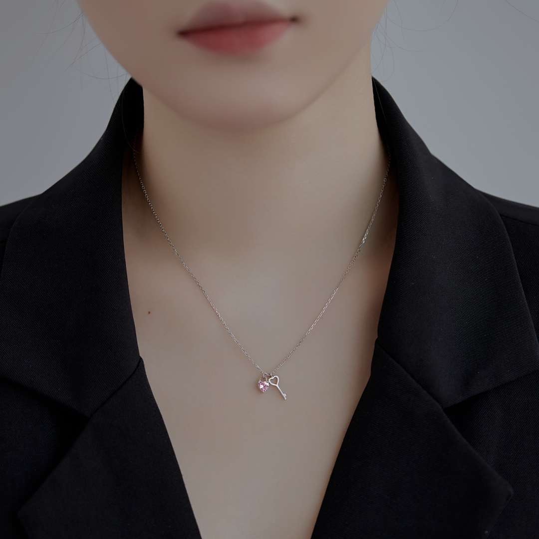[GALE]Unique Heart Shape Key Pendent Necklace