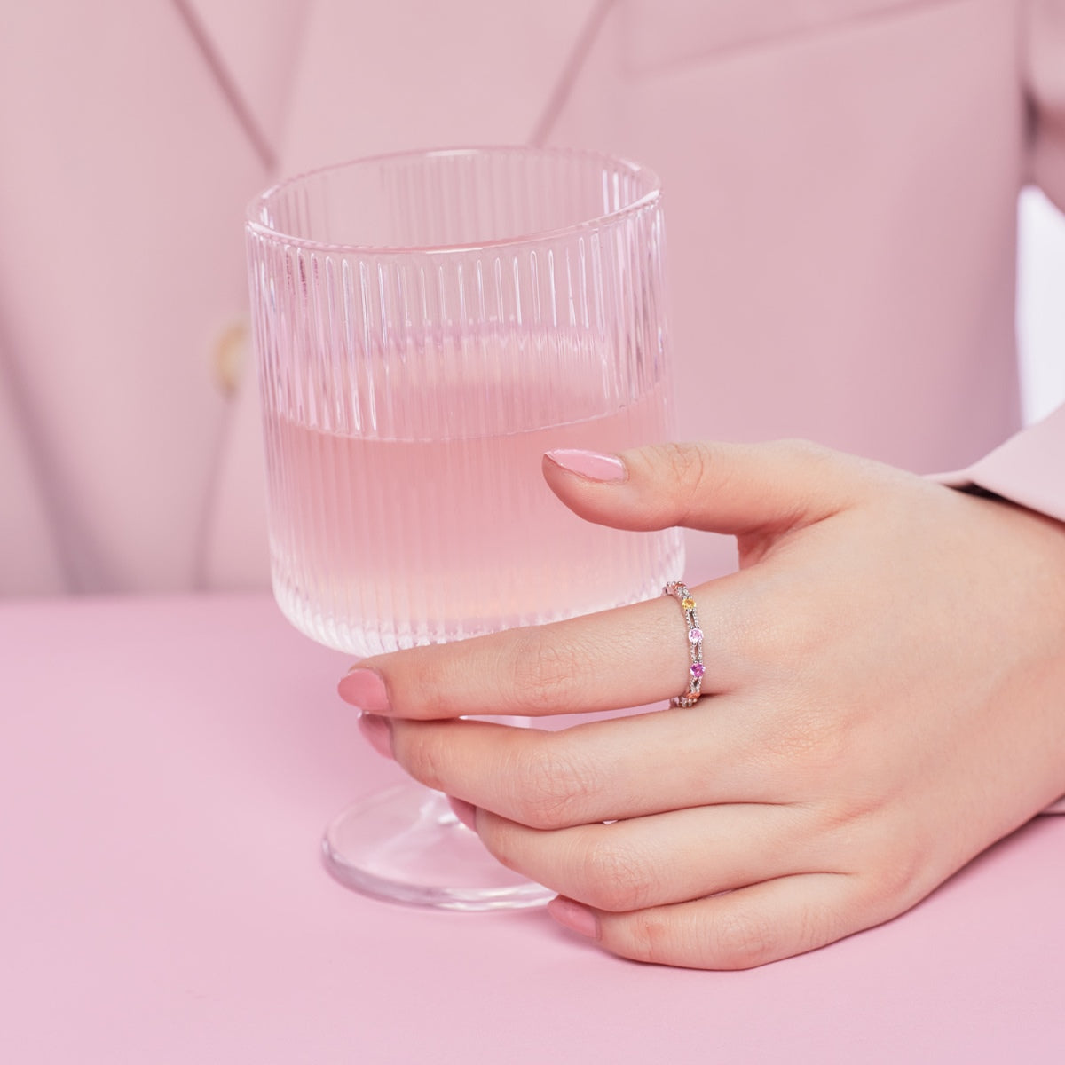 [NOVO] Funkelnder, farbenfroher Tennisring mit rundem Schliff