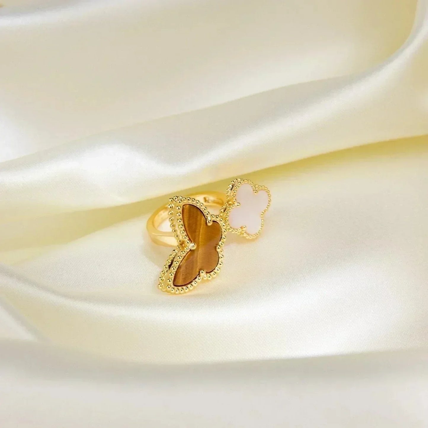 [GALE]LUCKY BETWEEN THE FINGER RING