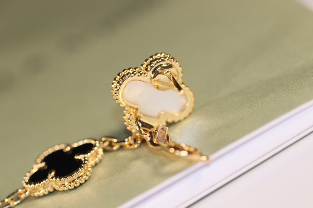 [GALE]CLOVER EARRINGS GOLD ONYX MOP 3 MOTIF