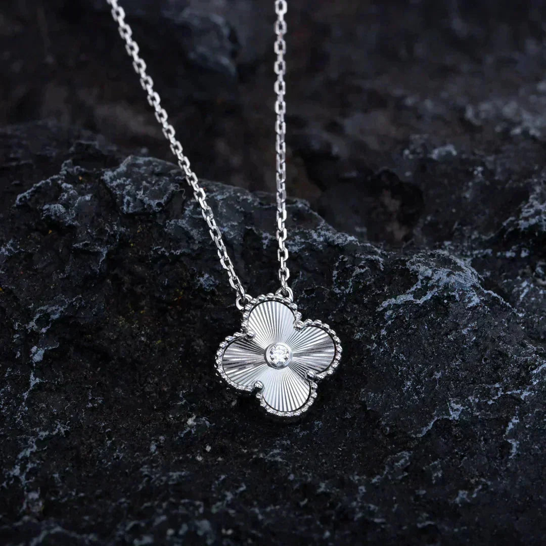 [GALE]CLOVER  15MM DIAMOND LASER NECKLACE SILVER