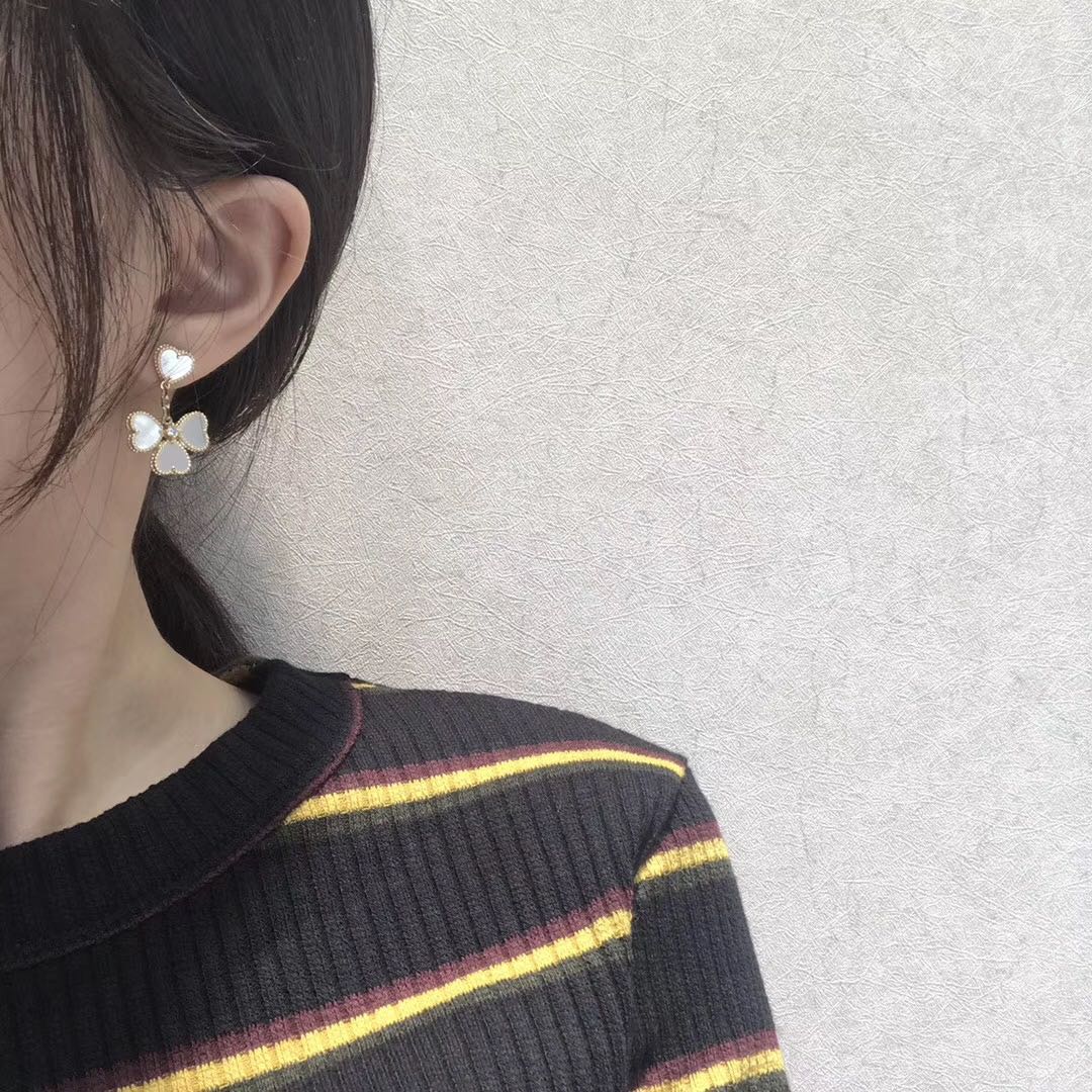 [GALE]CLOVER SWEET WHITE MOP EARRINGS
