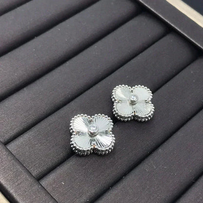 [GALE]CLOVER MINI 9.5MM LASER EARRINGS