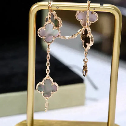 [NOVO]CLOVER 5 MOTIF GRAUES MOP-ARMBAND