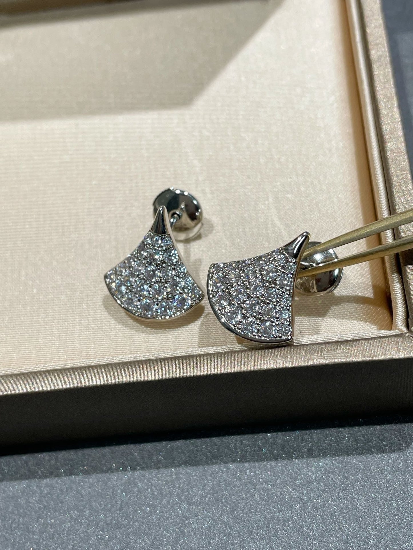 [GALE]DREAM STUD EARRINGS DIAMOND