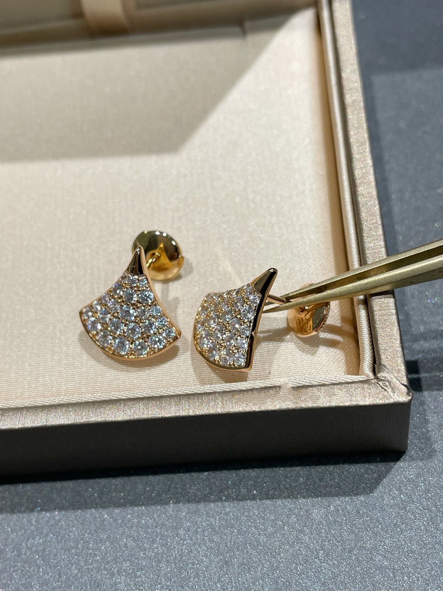 [GALE]DREAM STUD EARRINGS DIAMOND