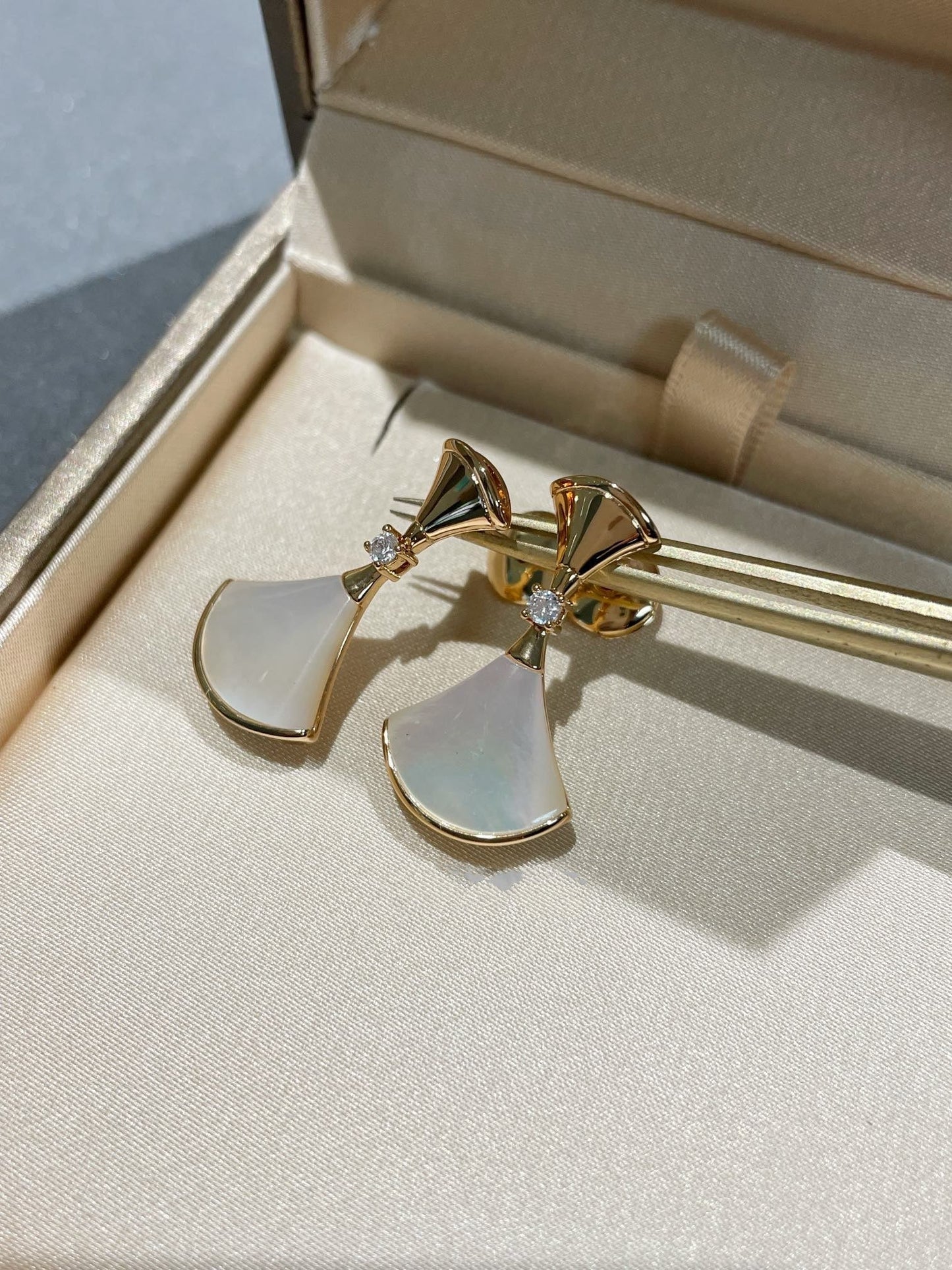 [GALE]DREAM MOP 1 DIAMOND EARRINGS