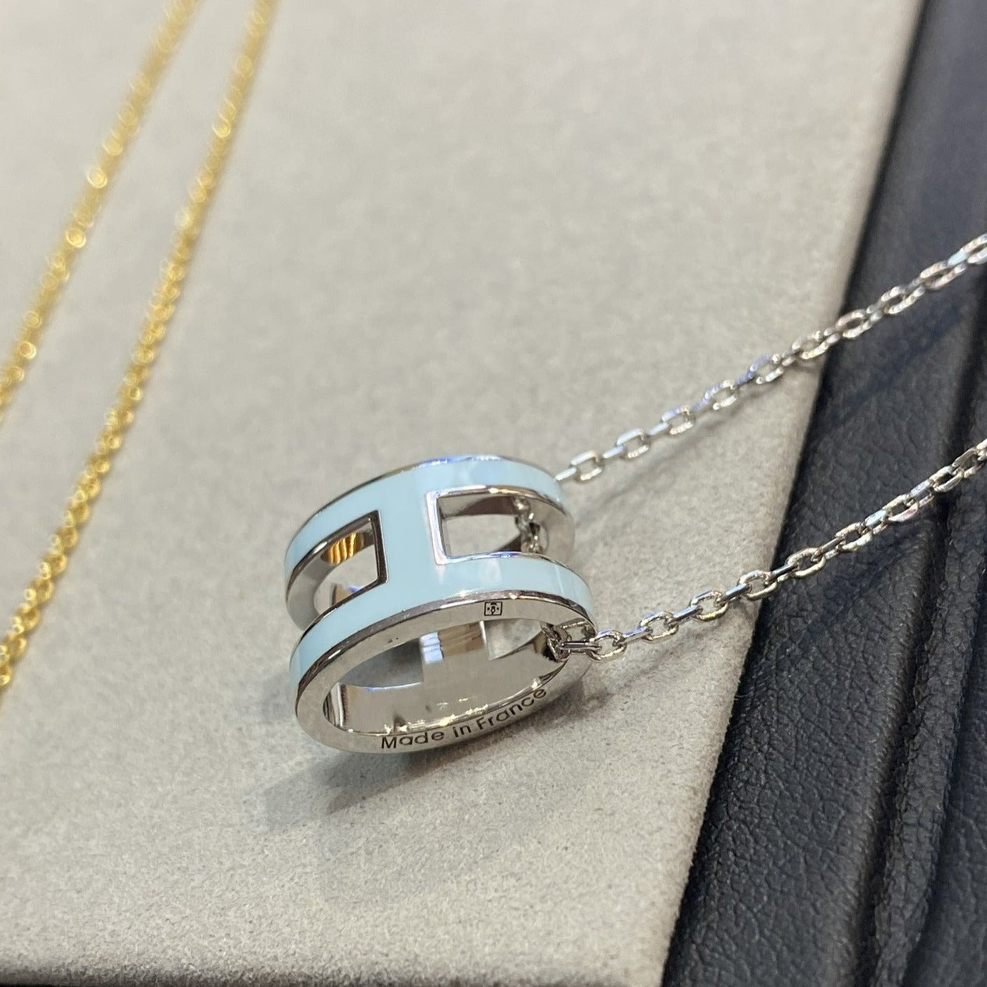 [GALE]POP H LIGHT BLUE NECKLACEGALE