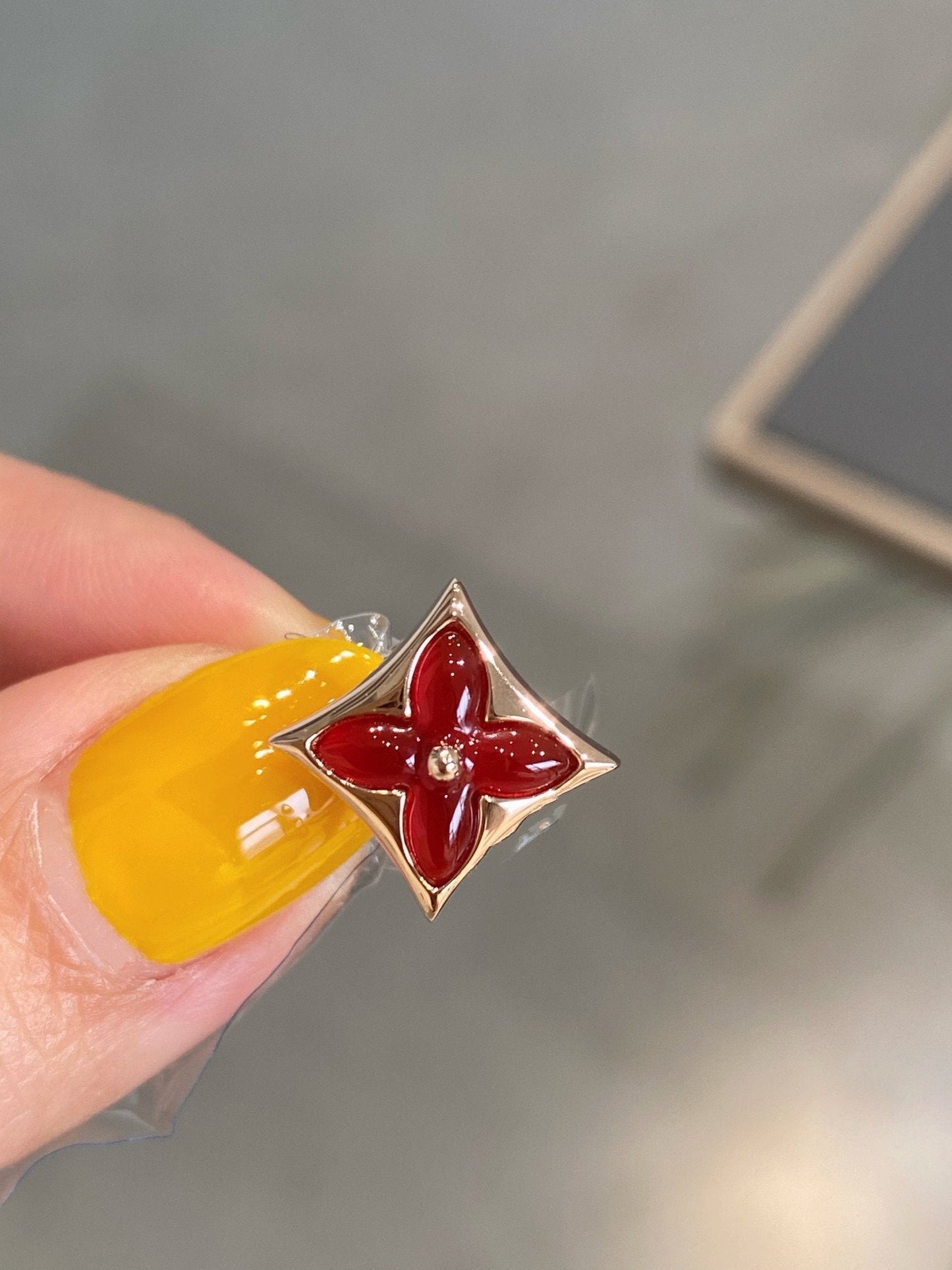 [GALE]STAR AND SUN PINK GOLD CARNELIAN STUD EARRINGS