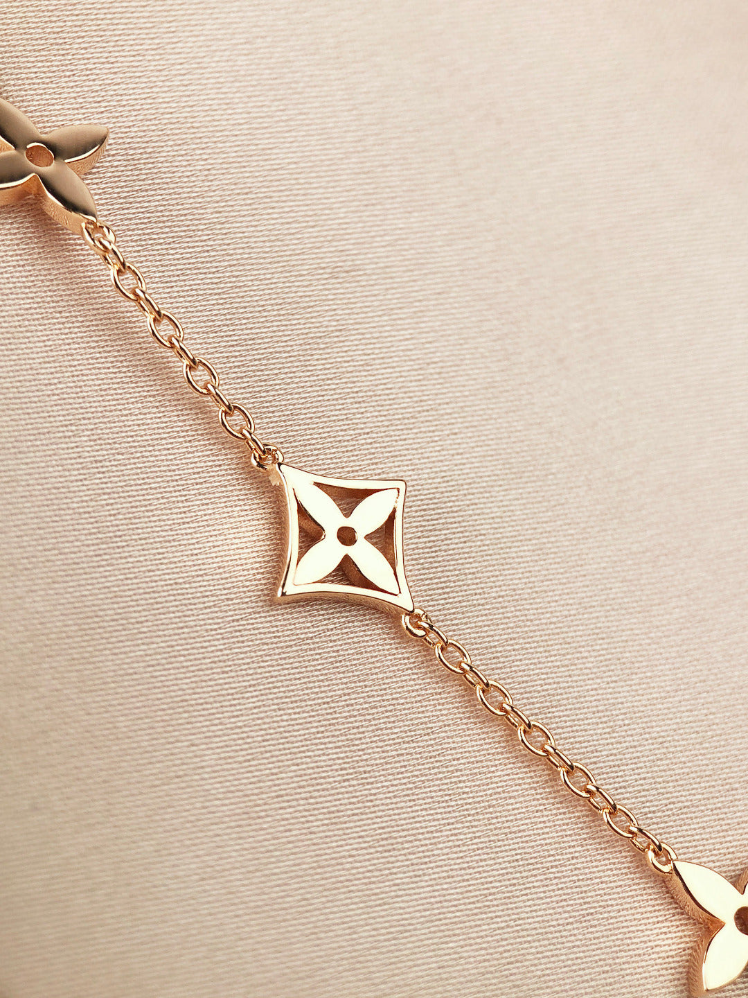 [GALE]STAR AND SUN 7 MOTIFS GOLD BRACELET