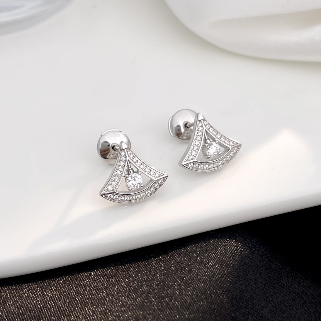 [GALE]DREAM MINI DIAMOND STUD EARRINGS