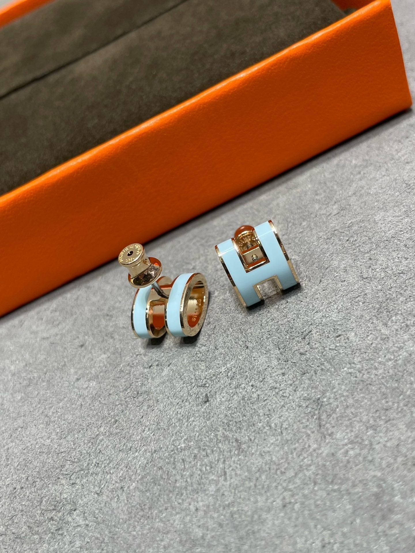 [GALE]POP H SKY BLUE STUD EARRINGS