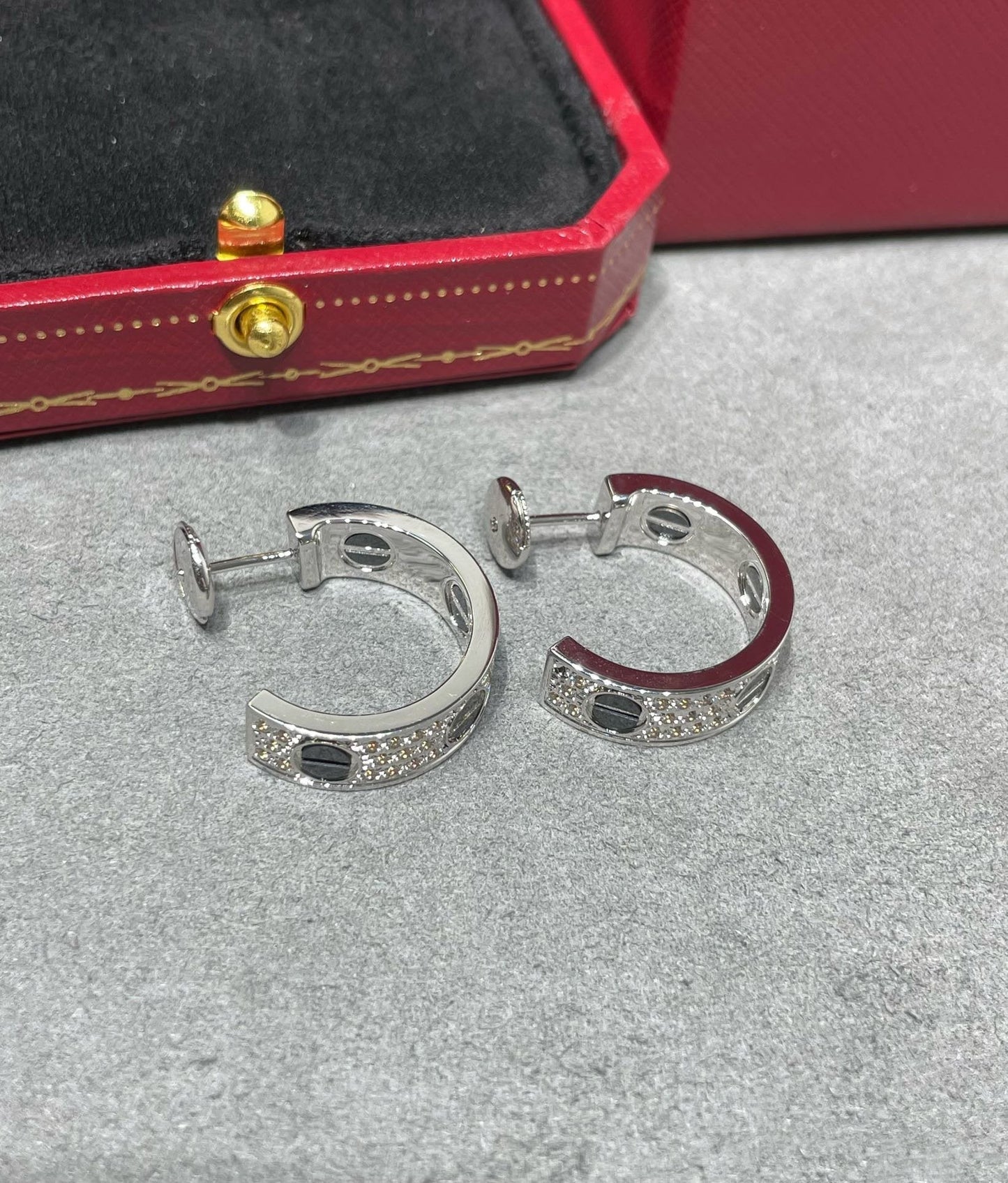 [GALE]LOVE CERAMIC DIAMOND PAVED SILVER EARRINGS