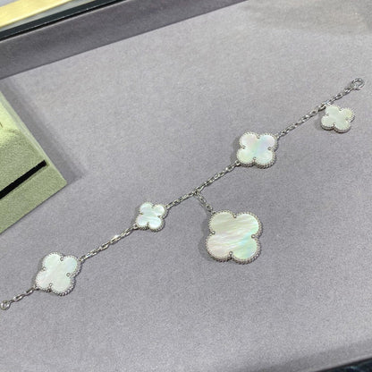 [NOVO]CLOVER 5 MOTIF WEISSER MOP SILBERNES ARMBAND