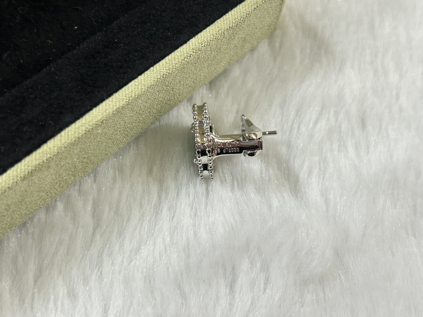 [GALE]CLOVER PIETERSITE MEDIUM STUD EARRINGS