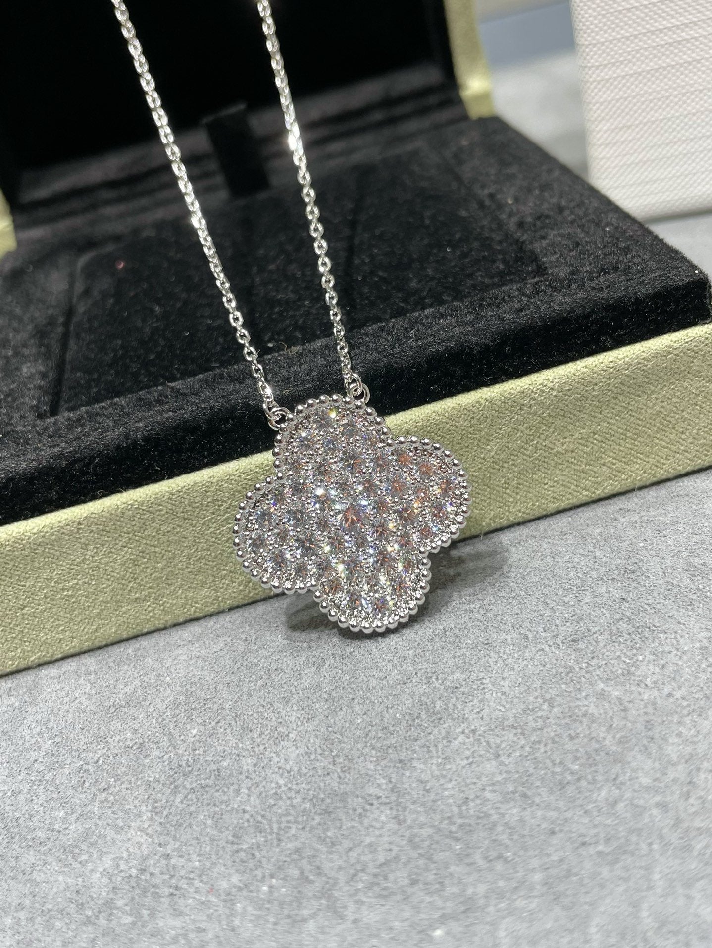[GALE]CLOVER 25MM LARGE PENDANT DIAMOND PAVED SILVER NECKLACE