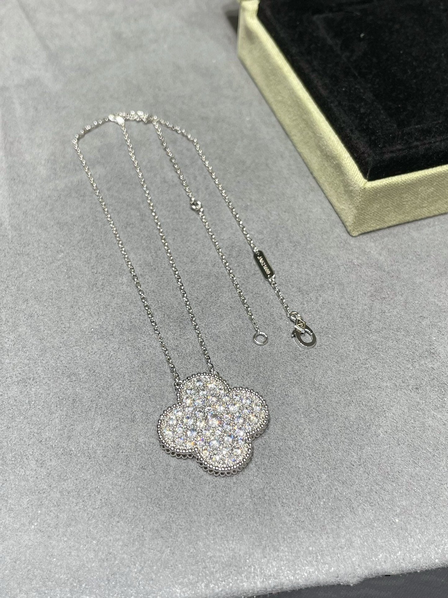 [GALE]CLOVER 25MM LARGE PENDANT DIAMOND PAVED SILVER NECKLACE