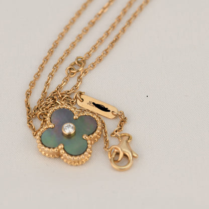 [GALE]CLOVER 15MM DIAMOND AND MOTHER-OF-GREY NECKLACE