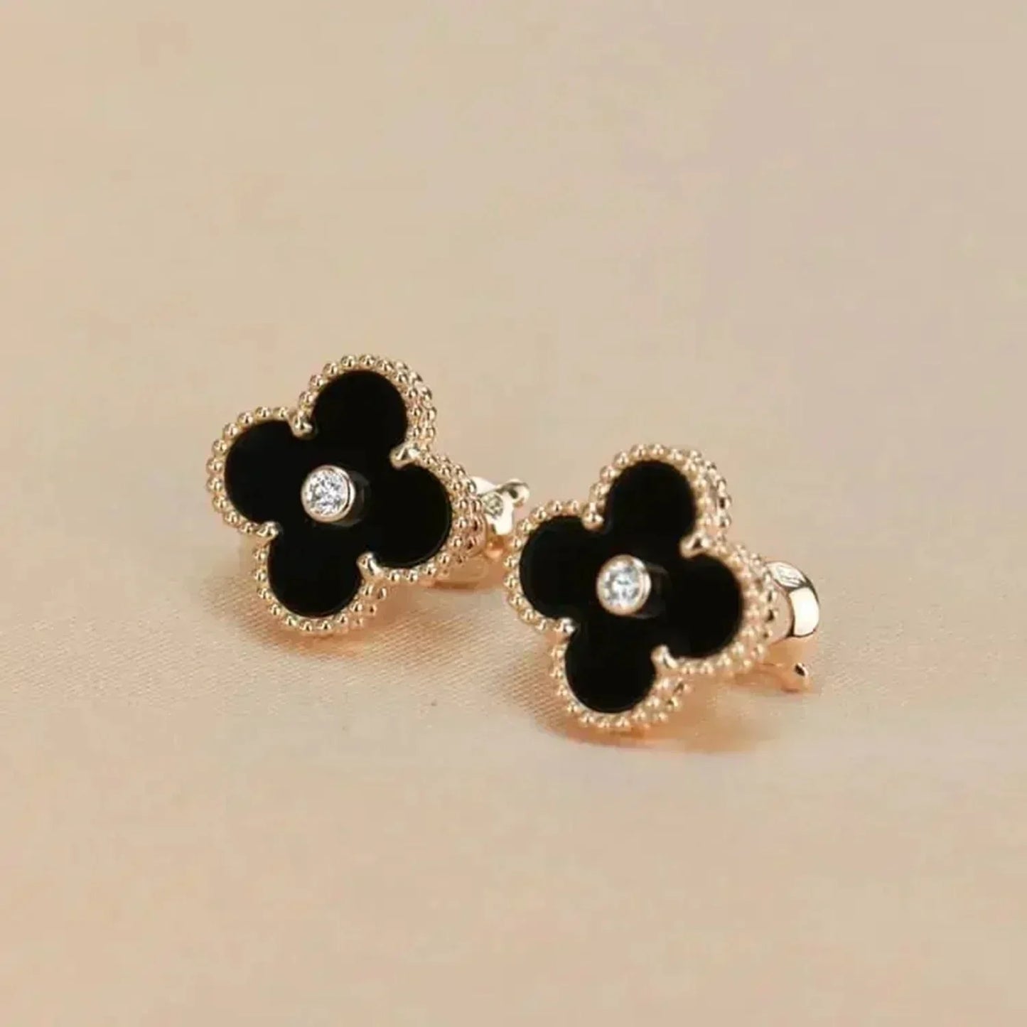 [GALE]CLOVER MEDIUM 1 MOTIFS ONYX DIAMOND EARRINGS