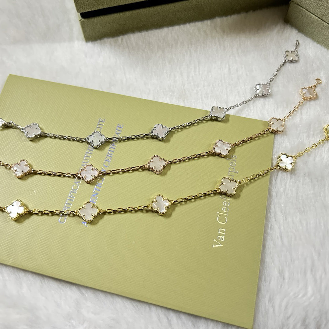 [NOVO]CLOVER 6 MOTIF WEISSES MOP-ARMBAND