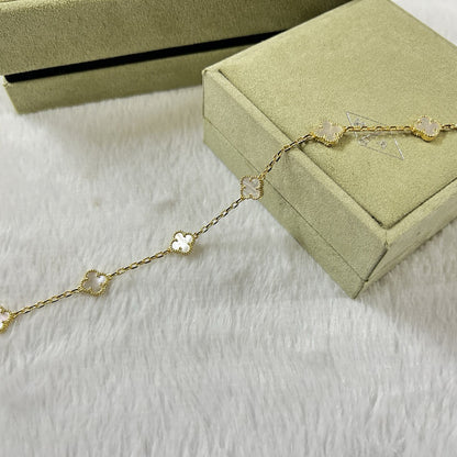 [NOVO]CLOVER 6 MOTIF WEISSES MOP-ARMBAND