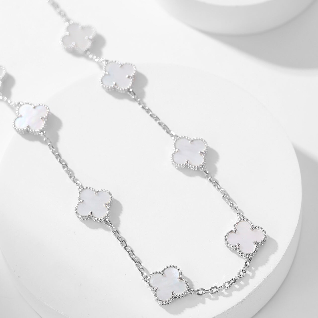 [GALE]CLOVER 10 MOTIFS WHITE MOTHER OF PEARL NECKLACE