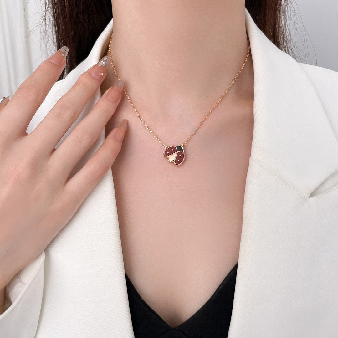 [GALE]LUCKY  CARNELIANS LADYBUG NECKLACE