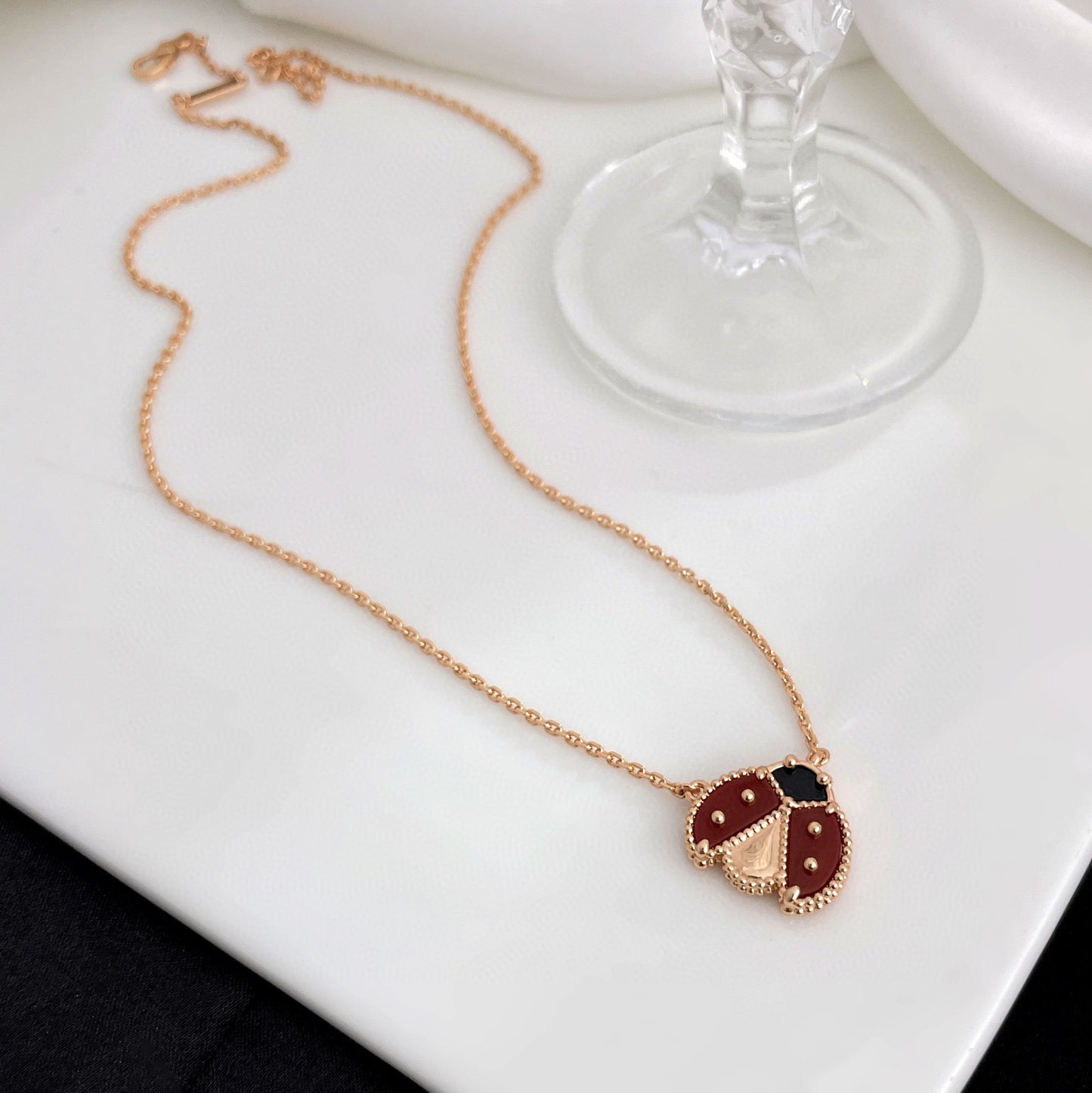 [GALE]LUCKY  CARNELIANS LADYBUG NECKLACE