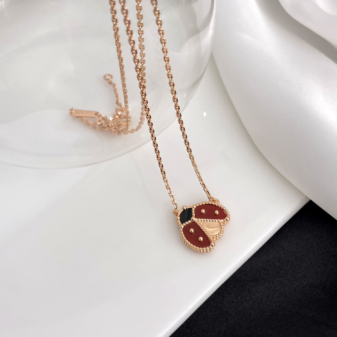 [GALE]LUCKY  CARNELIANS LADYBUG NECKLACE