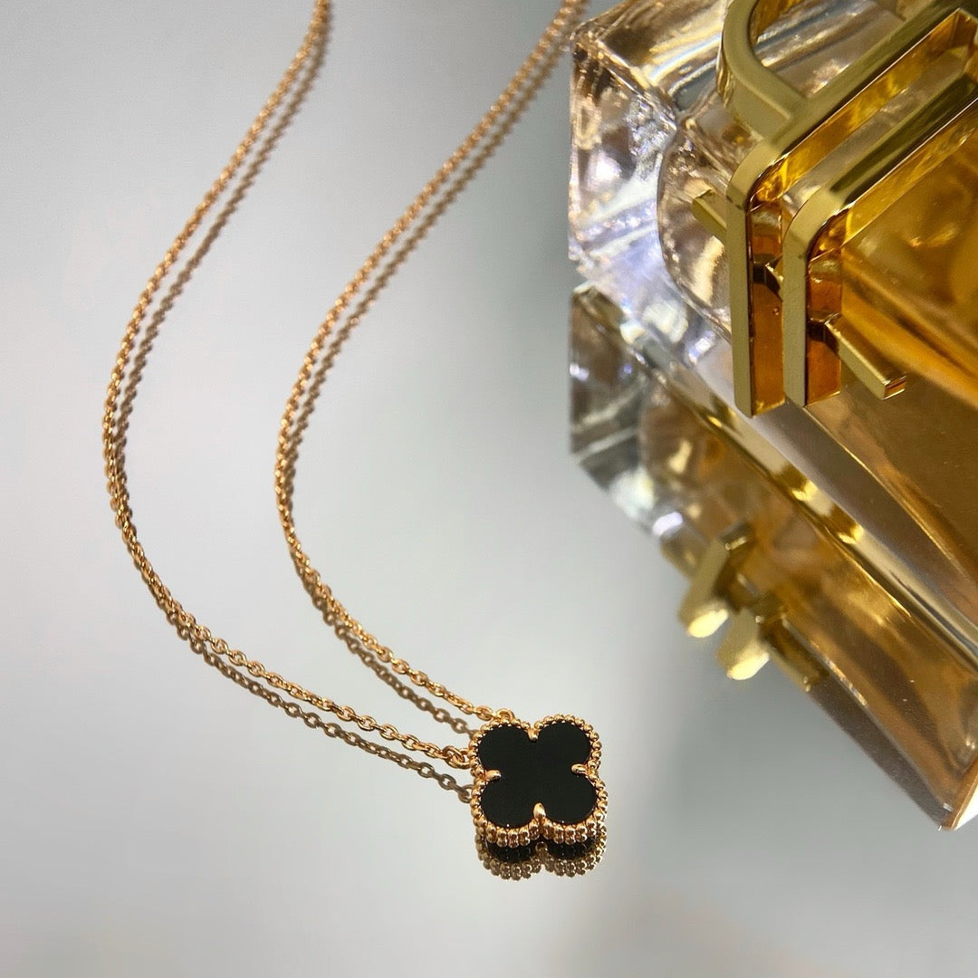 [GALE]CLOVER 15MM BLACK ONYX SINGLE FLOWER NECKLACE