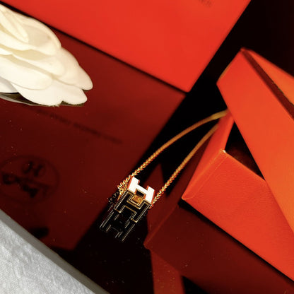 [GALE]H WHITE SQUARE GOLD NECKLACE