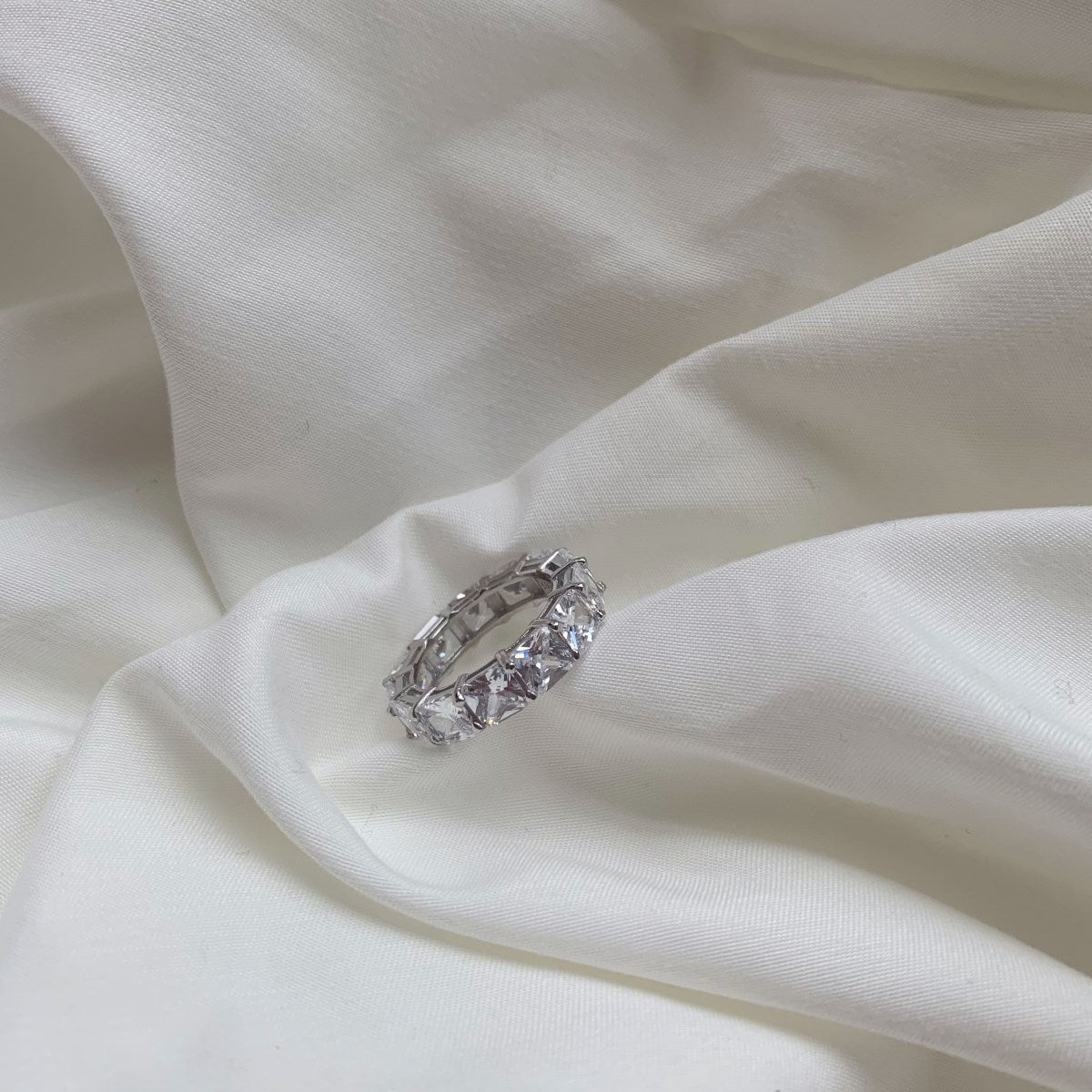 [NOVO]エレガントなプリンセスカットテニスリング