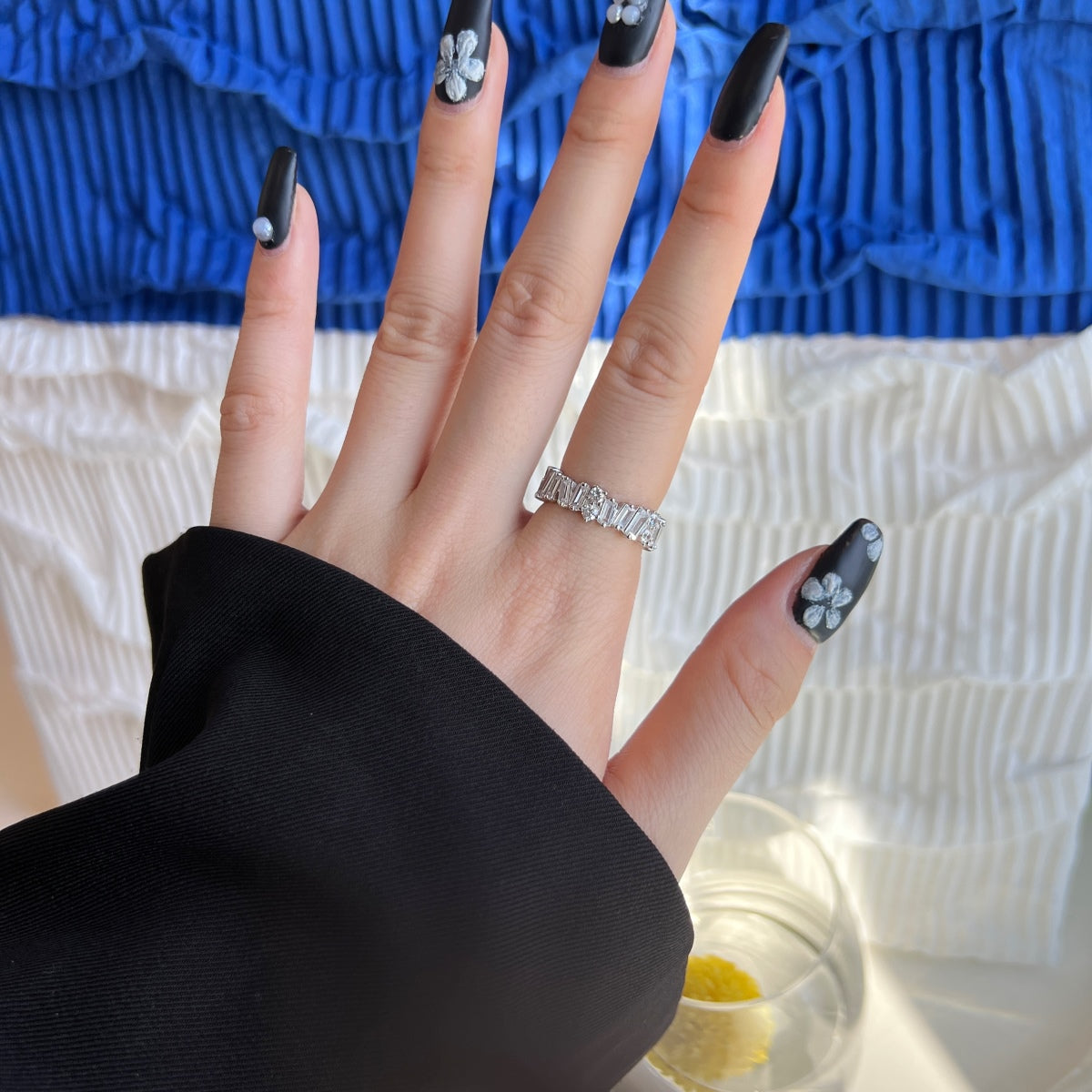 [NOVO]繊細なマルチシェイプテニスリング