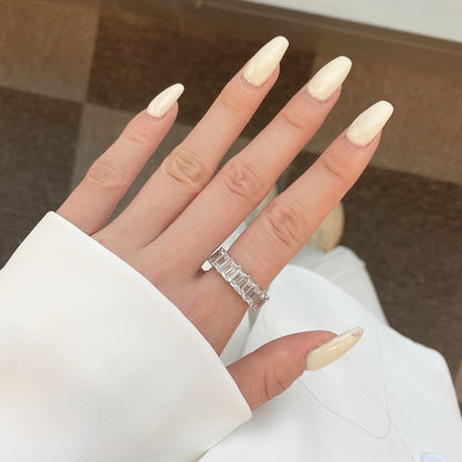 [NEU] Eleganter Tennisring mit 0,75 Karat Smaragdschliff