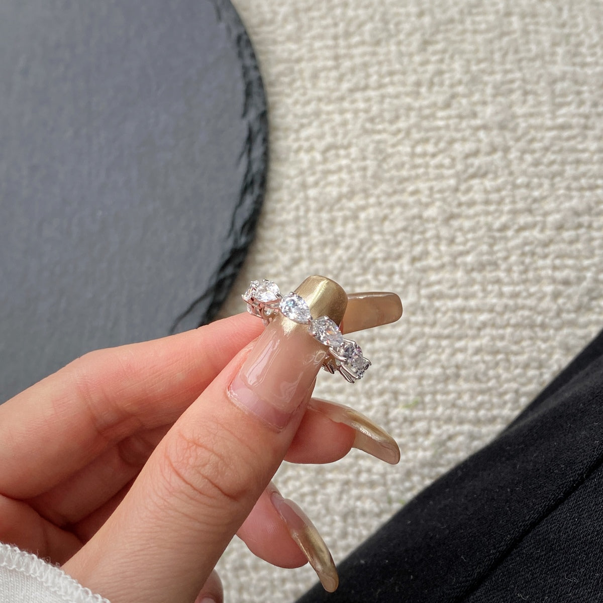 [NOVO]美しいペアカットのテニスリング