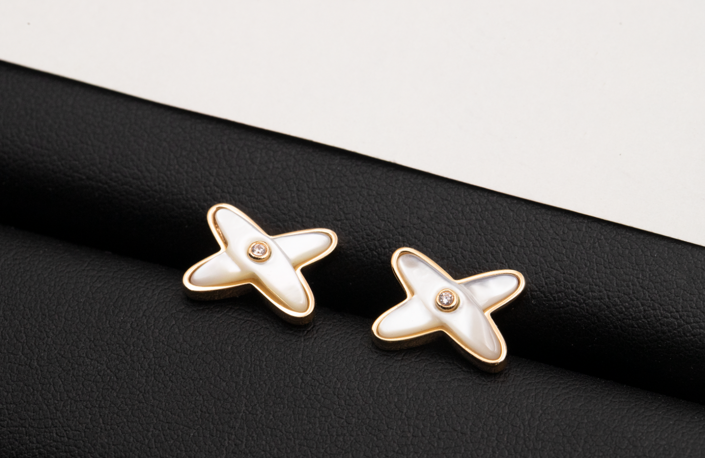 [GALE]JEUX DE WHITE MOP ROSE GOLD DIAMOND EARRINGS