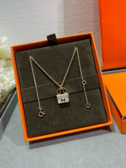[GALE]H CIRCE MOISSANITE PENDANT NECKLACE GOLD