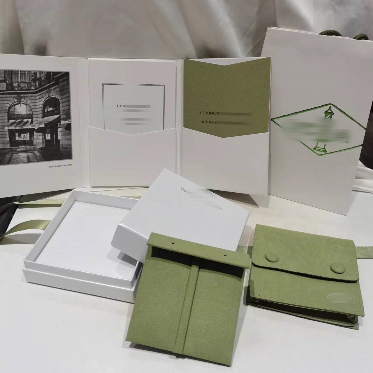 [GALE]VA CLOVER BRACELET NECKLACE RING BOX GIFT BAG