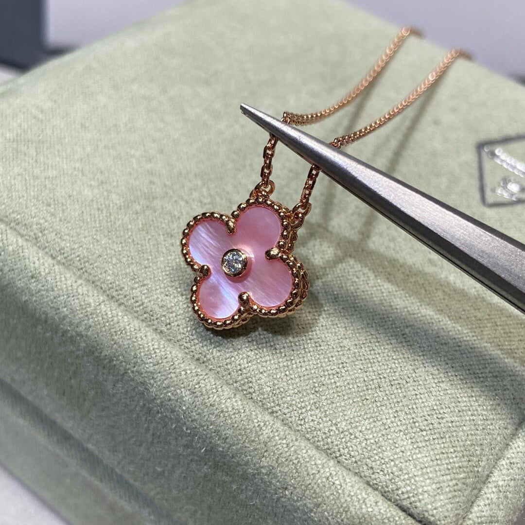 [GALE]]CLOVER 15MM DIAMOND PINK MOP NECKLACE